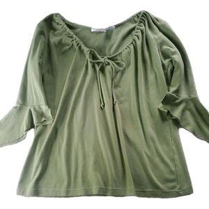 Lot Of 2 Women's 2X Green & Floral 3/4 Bell Sleeve Tunic Tops Feminine Romantic